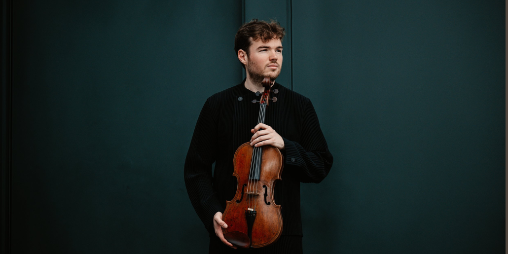 Timothy Ridout interpreta Bartók con la Sinfónica de Tenerife bajo la dirección de Nil Venditti