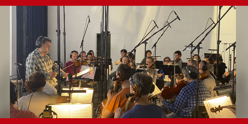 Julio Awad en un ensayo. El dirección musical de los musicales
